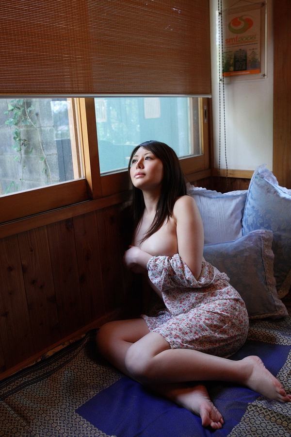 天姿国色的雪肌美少妇喷血诱惑(图8)