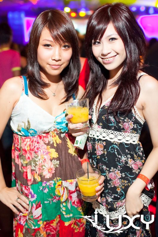 台北夜店狂欢派对火辣MM潮装(图10)