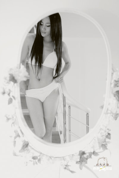 气质美女的性感私房写真(图9)