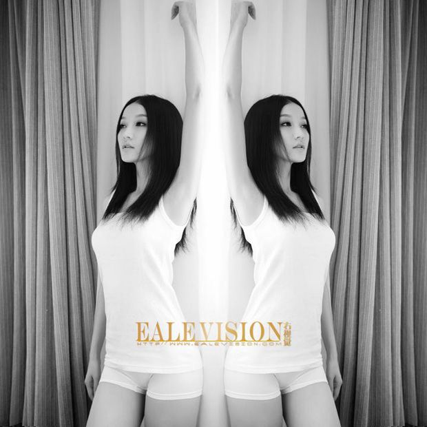 素颜美女 纯白色私房诱惑(图2)