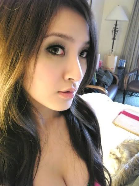 非主流的大眼爆乳美女(图5)