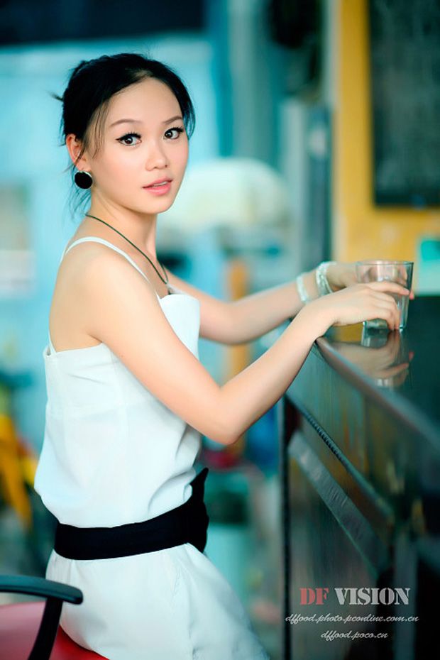 茶吧内气质非凡的白领美女(图12)