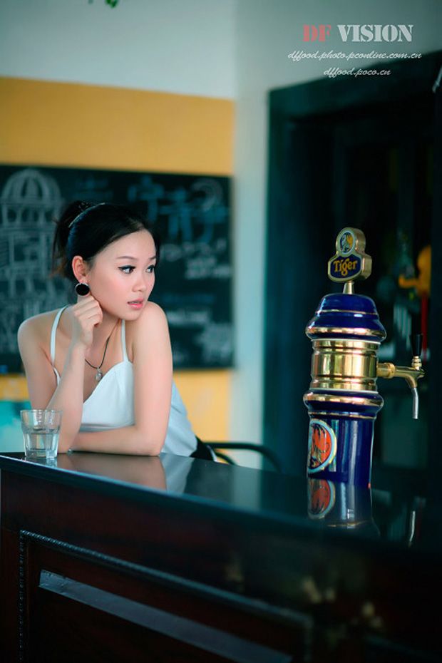 茶吧内气质非凡的白领美女(图13)