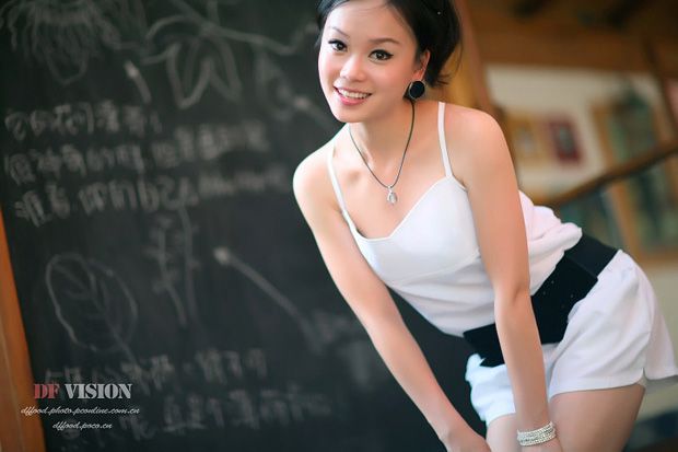 茶吧内气质非凡的白领美女(图21)