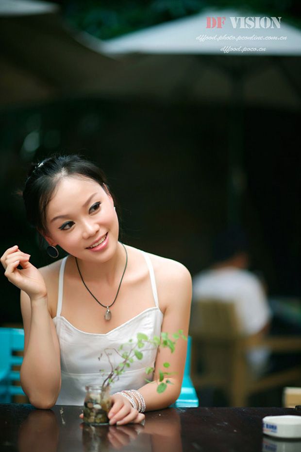 茶吧内气质非凡的白领美女(图6)