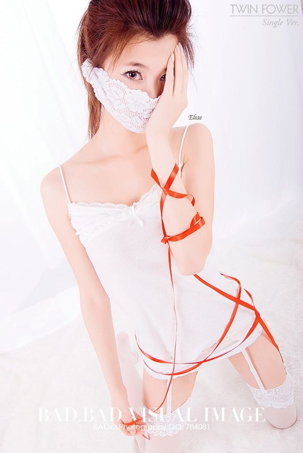 我秀黑白双娇 性感两尤物(图42)