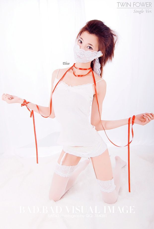 我秀黑白双娇 性感两尤物(图43)