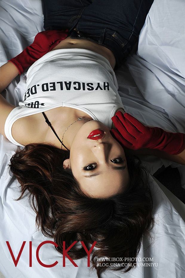 vicky杂志风 清纯美女性感照(图3)