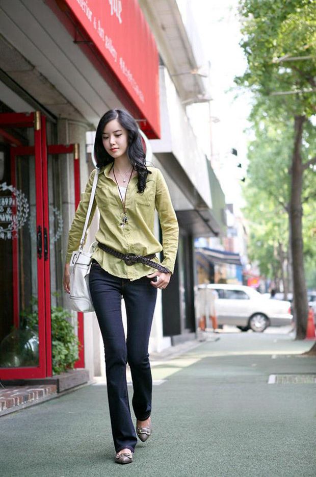 清纯时尚女孩 大马路上秀美腿(图11)