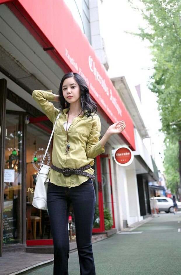 清纯时尚女孩 大马路上秀美腿(图12)