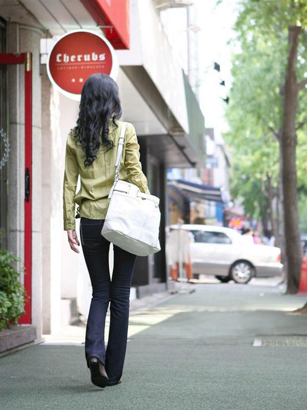 清纯时尚女孩 大马路上秀美腿(图18)