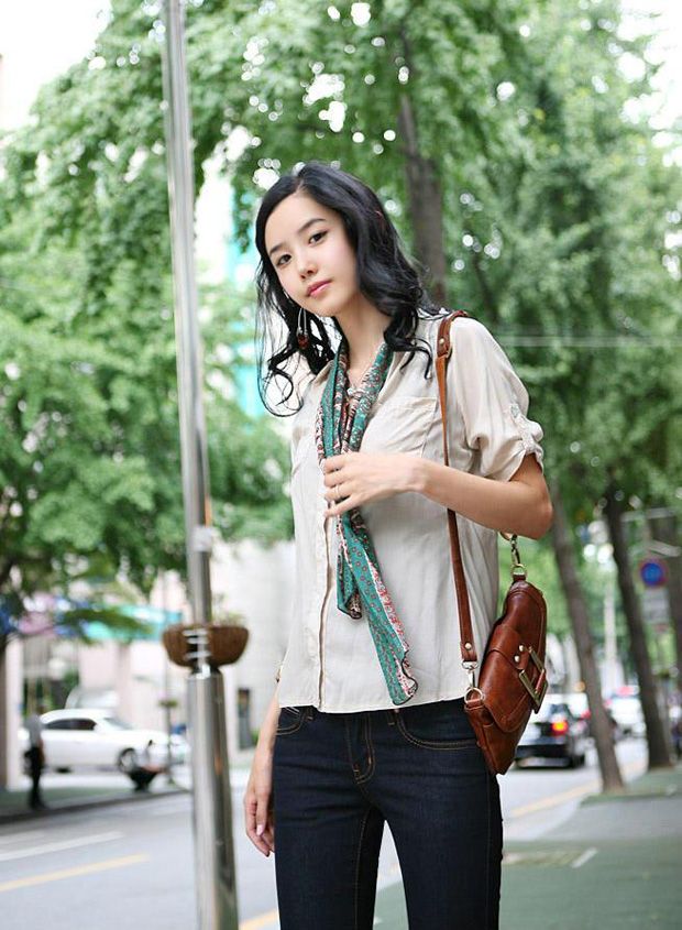 清纯时尚女孩 大马路上秀美腿(图3)