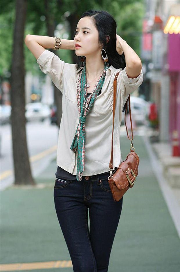 清纯时尚女孩 大马路上秀美腿(图5)