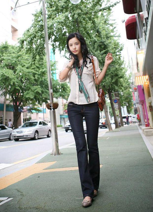 清纯时尚女孩 大马路上秀美腿(图6)