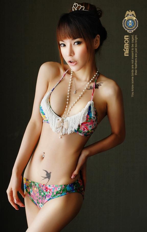 纹身美女喷血私房照曝光(图14)