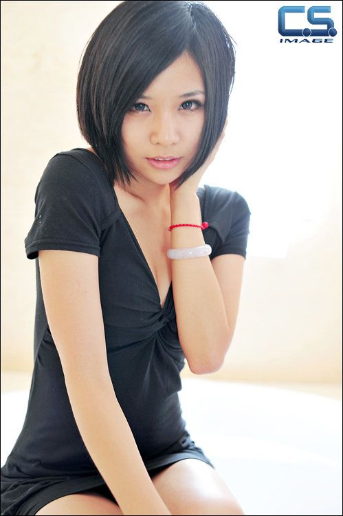 90年后美女小婷性感私房照(图1)