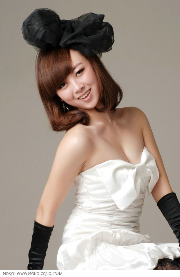 美女宽松白衬衫+条纹小吊带(图11)