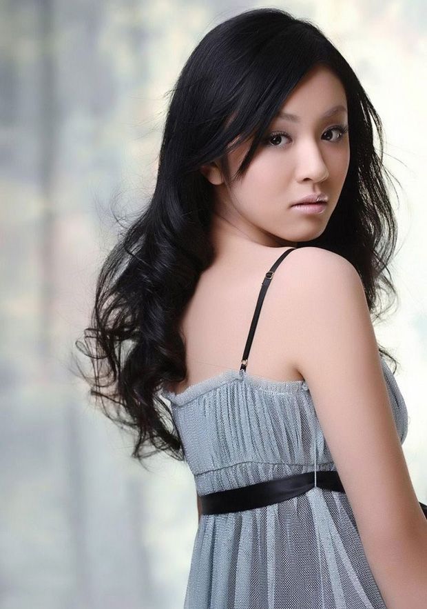 脸蛋纯情的白嫩90后美女(图12)