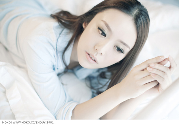 美女模特周毅乳白色写真(图14)