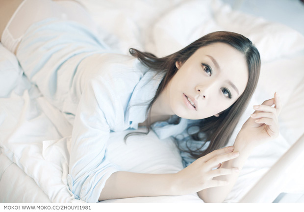 美女模特周毅乳白色写真(图15)