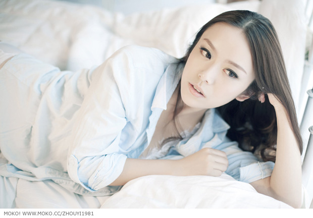 美女模特周毅乳白色写真(图16)