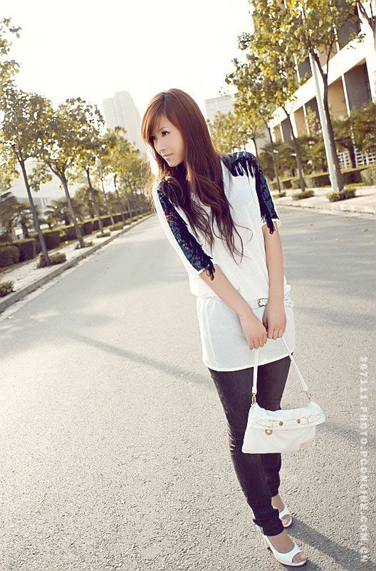 时尚美女秋日街头展现甜美范儿(图11)