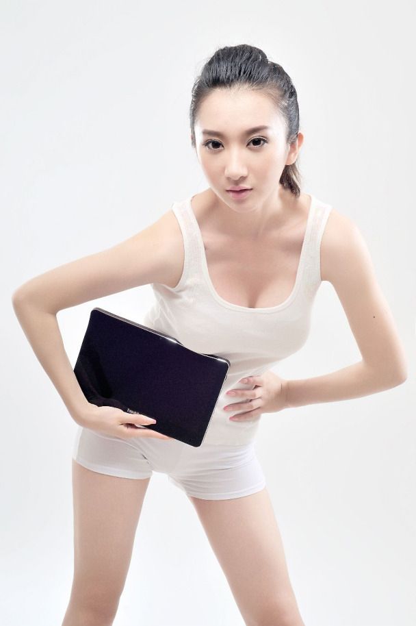 黑与白 天使美女笔记本代言(图4)