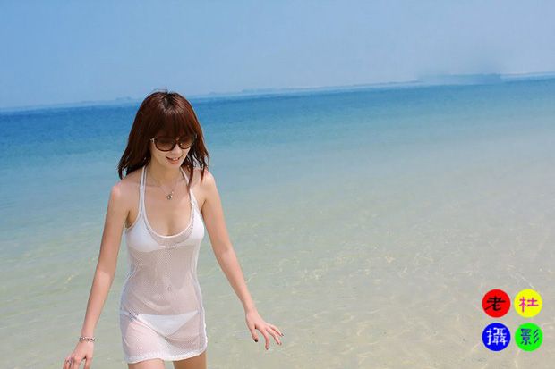 超丰满性感小美女 在海水里嬉戏(图4)