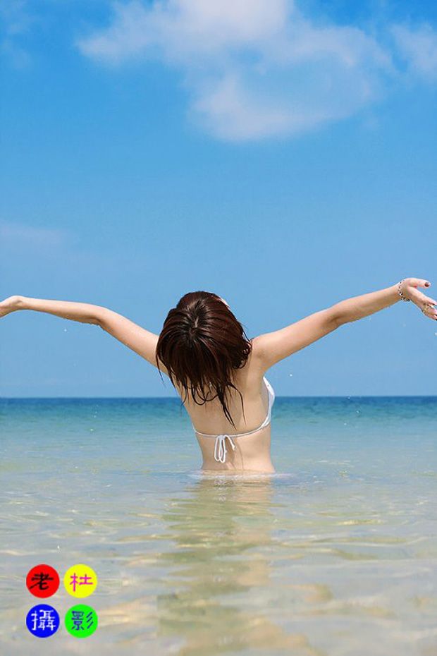 超丰满性感小美女 在海水里嬉戏(图9)