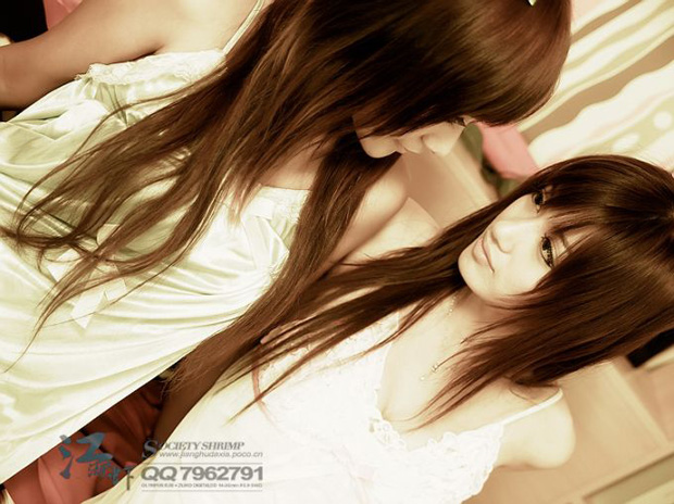 绝色姐妹花 一个像夏天一个像秋天(图7)