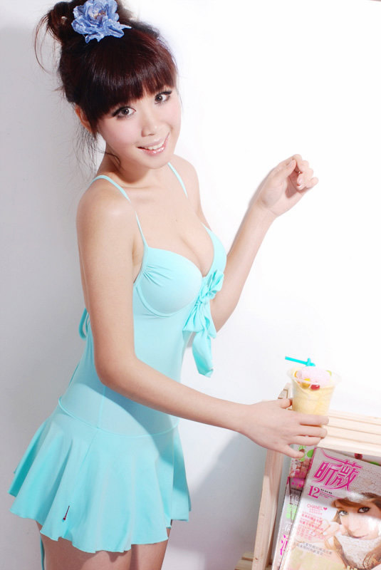 90后粉嫩淘女郎可爱性感写真(图11)