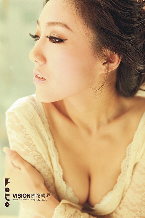 居家迷人小少妇 上围丰满傲人(图1)