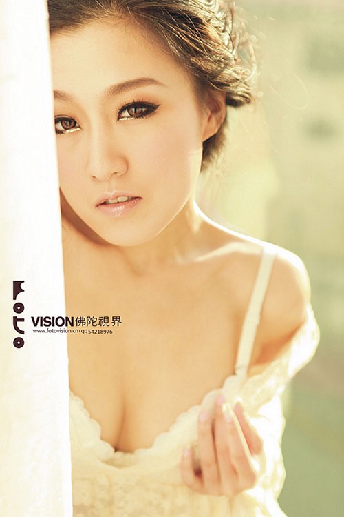 居家迷人小少妇 上围丰满傲人(图2)