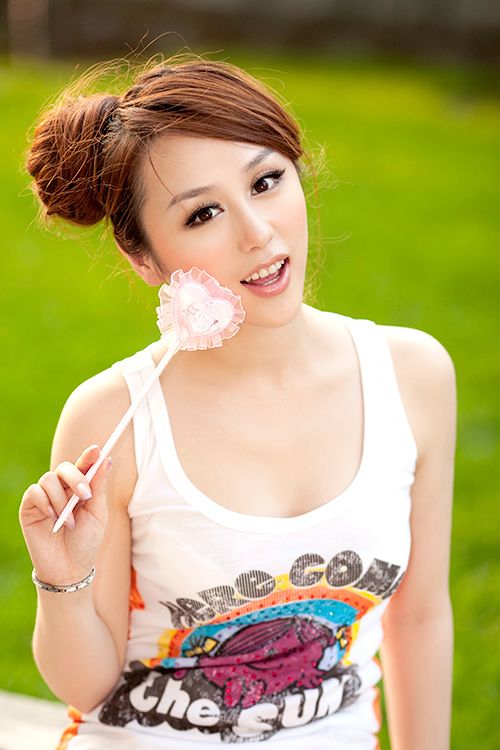 清纯金伊彤甜美时尚写真(图10)