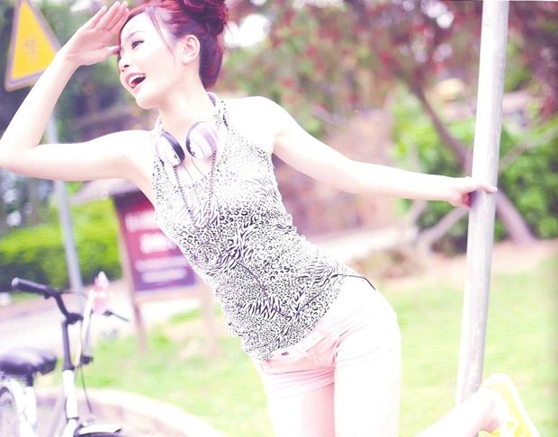 养眼美眉李蕴滴水般靓丽写真(图26)