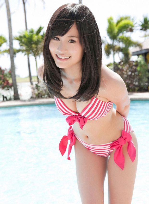 清凉泳装姐妹花水池边嬉戏(图11)