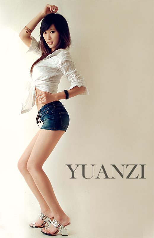 丽人MM独秀S形绝美好身材(图1)