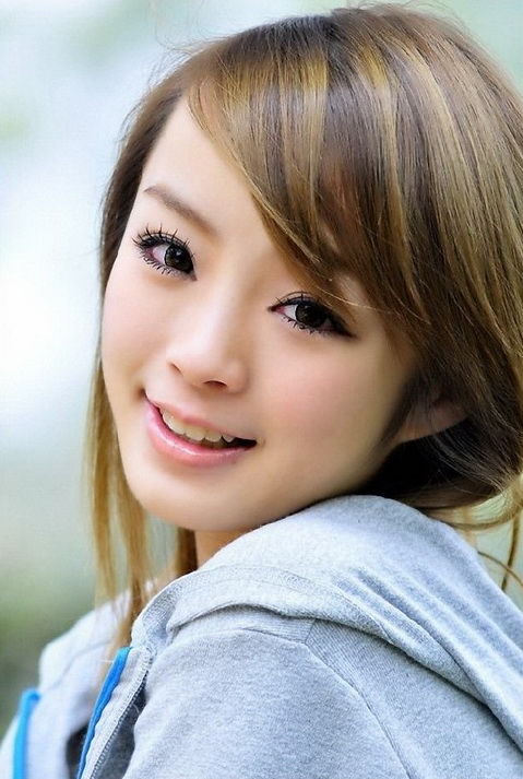 90后清纯美眉黄诗思私房照(图3)