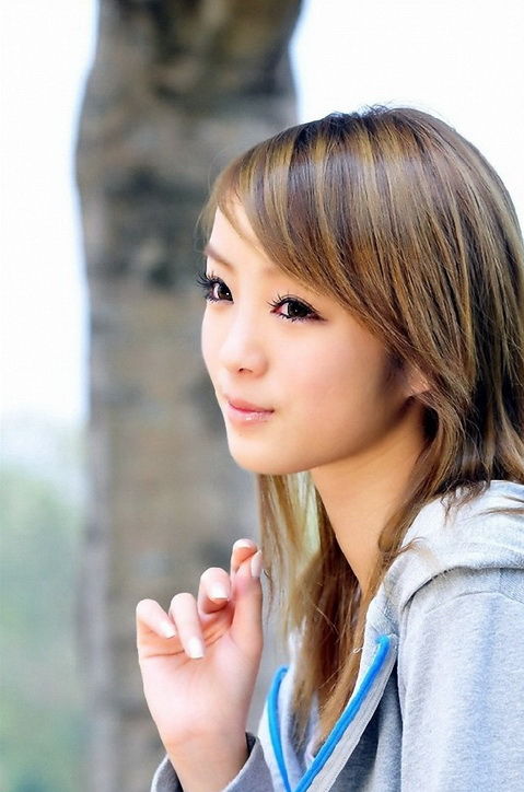 90后清纯美眉黄诗思私房照(图5)