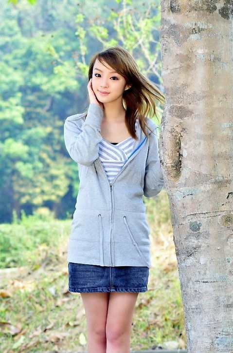 90后清纯美眉黄诗思私房照(图6)