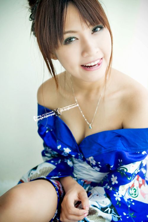 皮肤白嫩如雪的和服美女显性感(图7)