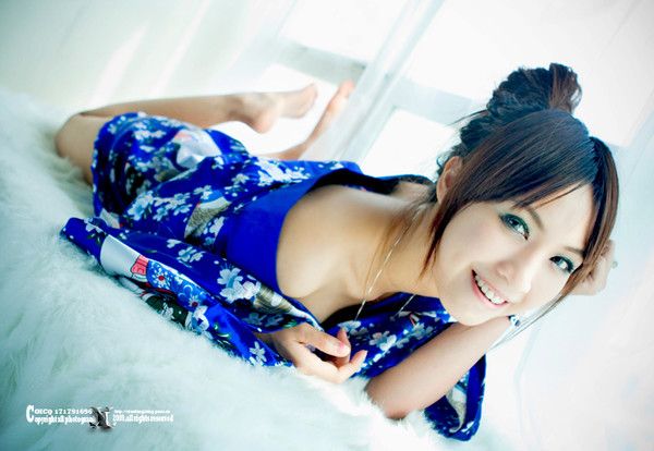 皮肤白嫩如雪的和服美女显性感(图8)