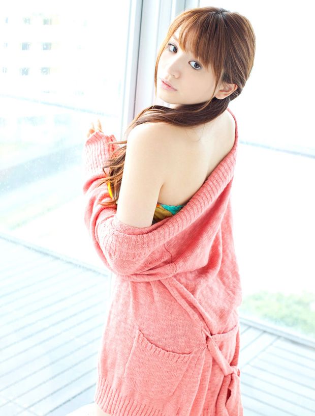 抢眼混血美女私拍秀 眼神很迷人(图2)