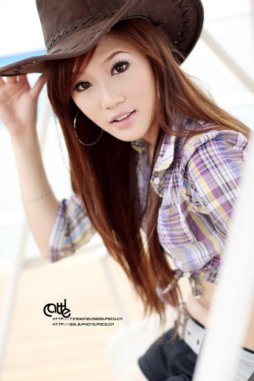 愉悦美眉清纯中透出丝丝性感(图7)