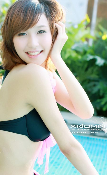 超纯女孩泳池嬉戏 美丽绝不逊于奶茶MM(图14)