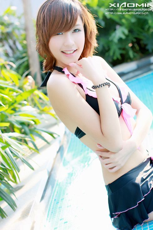 超纯女孩泳池嬉戏 美丽绝不逊于奶茶MM(图15)