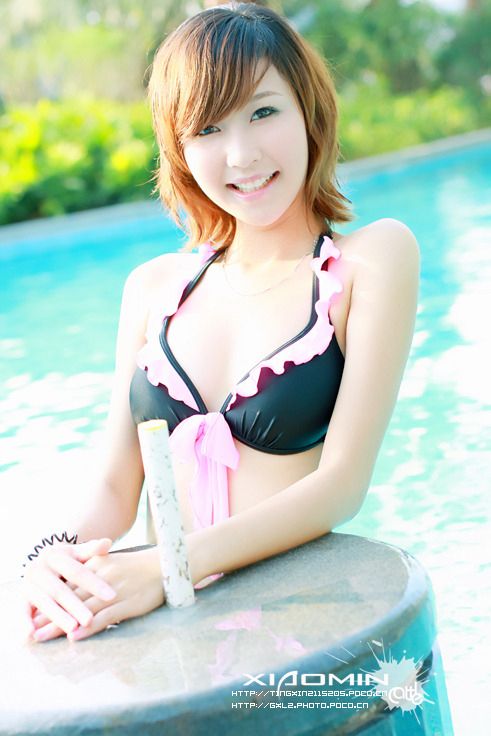 超纯女孩泳池嬉戏 美丽绝不逊于奶茶MM(图17)