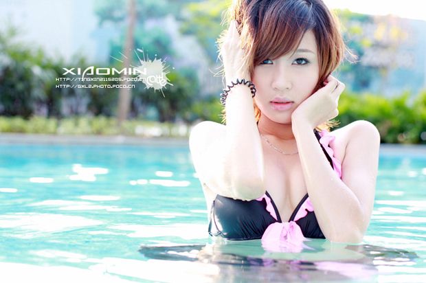 超纯女孩泳池嬉戏 美丽绝不逊于奶茶MM(图7)