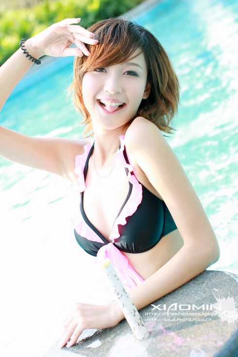 超纯女孩泳池嬉戏 美丽绝不逊于奶茶MM(图8)