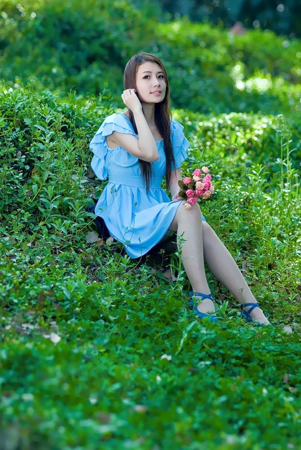 花样养眼美少女身穿蓝色裙子 很迷人(图4)